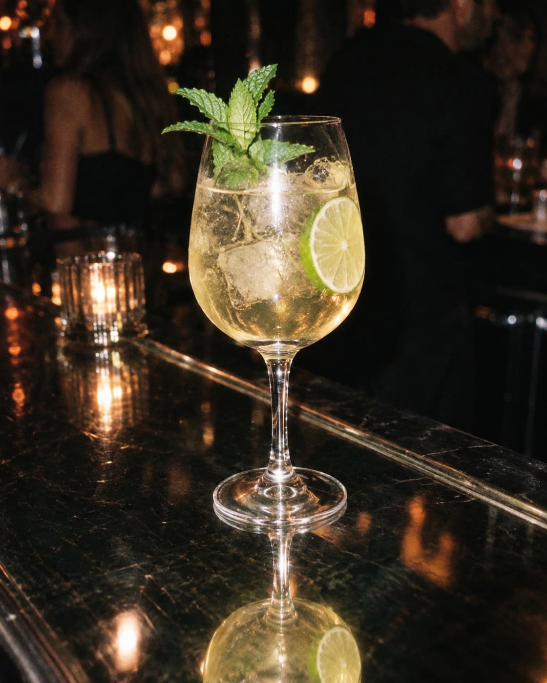 Zero-proof zero proof hugo spritz, flash photo